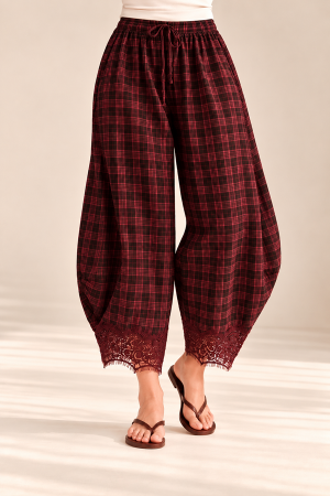 SDUH-B2784<br/>PLAID LACE HEM CURVED PANTS